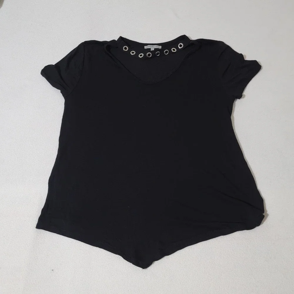 M Charlotte Russe grommet collar cut out tee short sleeve v tail black goth - Picture 5 of 10